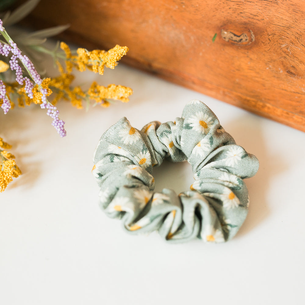 Daisy Scrunchie
